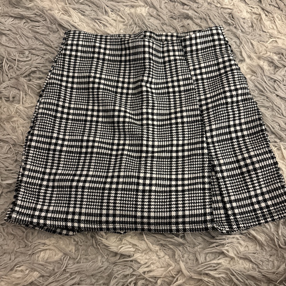 Windsor Black and White Pleated Pencil Skirt
